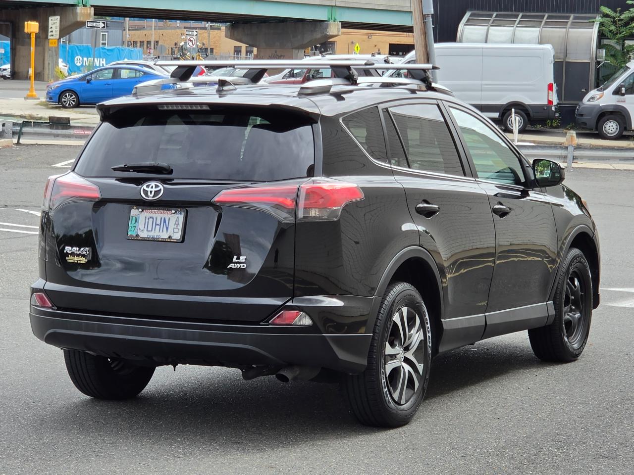 Toyota RAV4 LE AWD (Natl) 2017