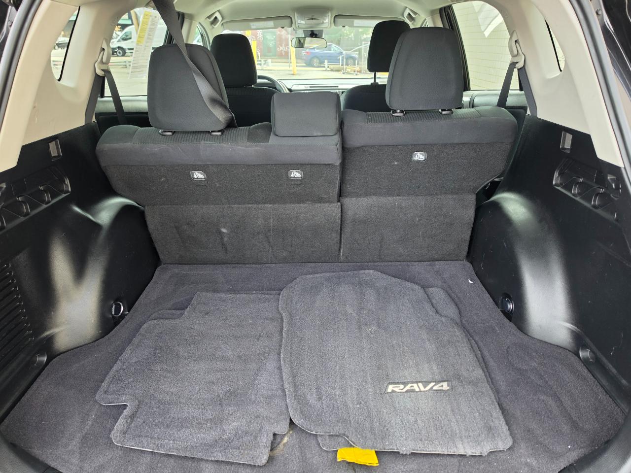 Toyota RAV4 LE AWD (Natl) 2017
