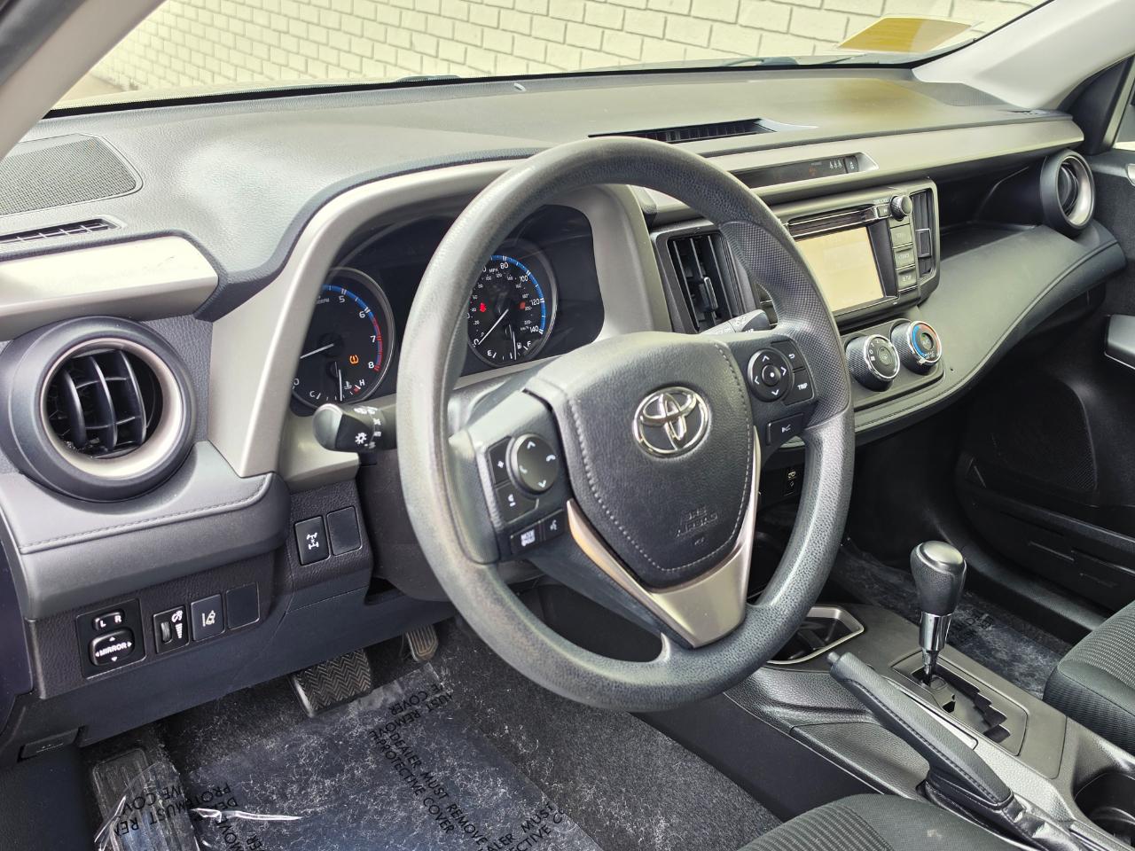 Toyota RAV4 LE AWD (Natl) 2017