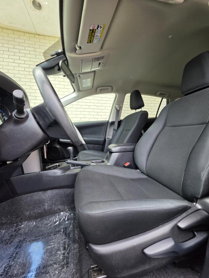 Toyota RAV4 LE AWD (Natl) 2017