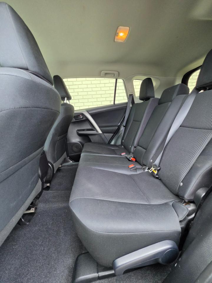 Toyota RAV4 LE AWD (Natl) 2017
