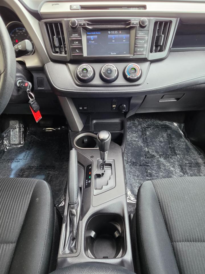 Toyota RAV4 LE AWD (Natl) 2017