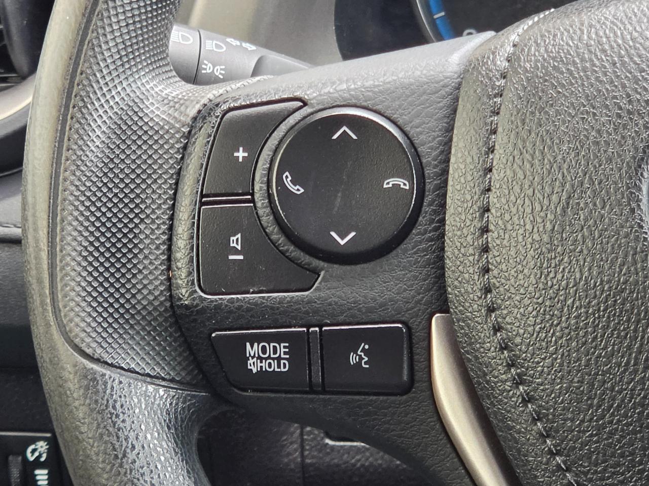 Toyota RAV4 LE AWD (Natl) 2017