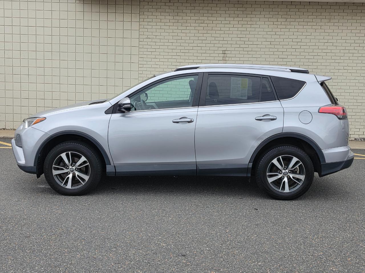 Toyota RAV4 XLE AWD (Natl) 2017