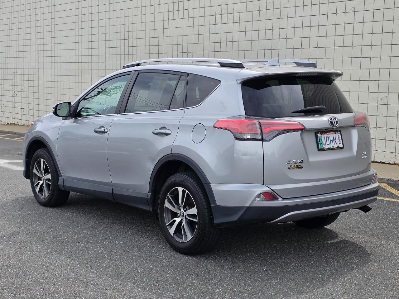 Toyota RAV4 XLE AWD (Natl) 2017