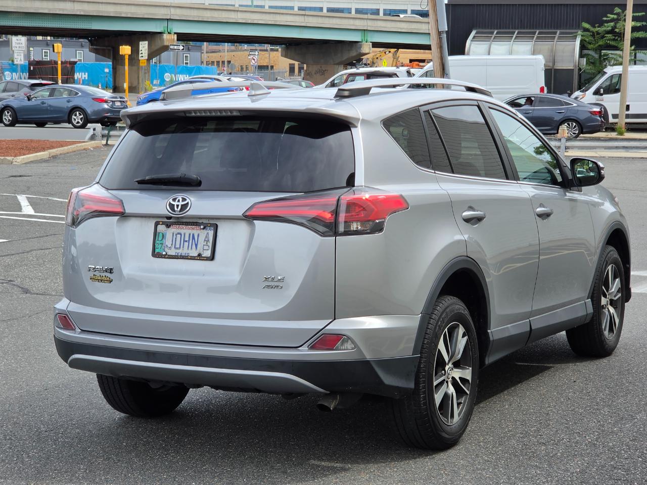 Toyota RAV4 XLE AWD (Natl) 2017