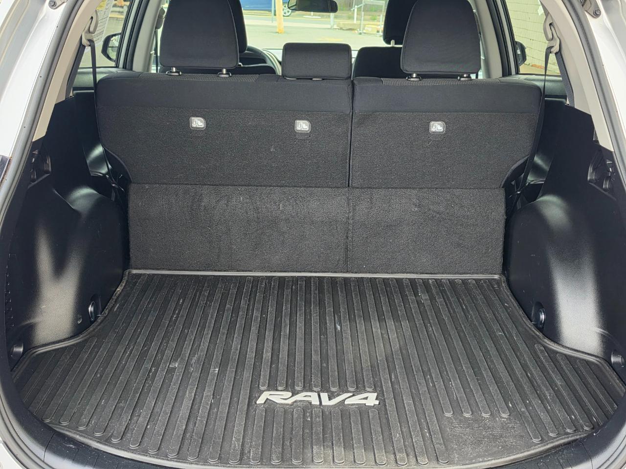 Toyota RAV4 XLE AWD (Natl) 2017