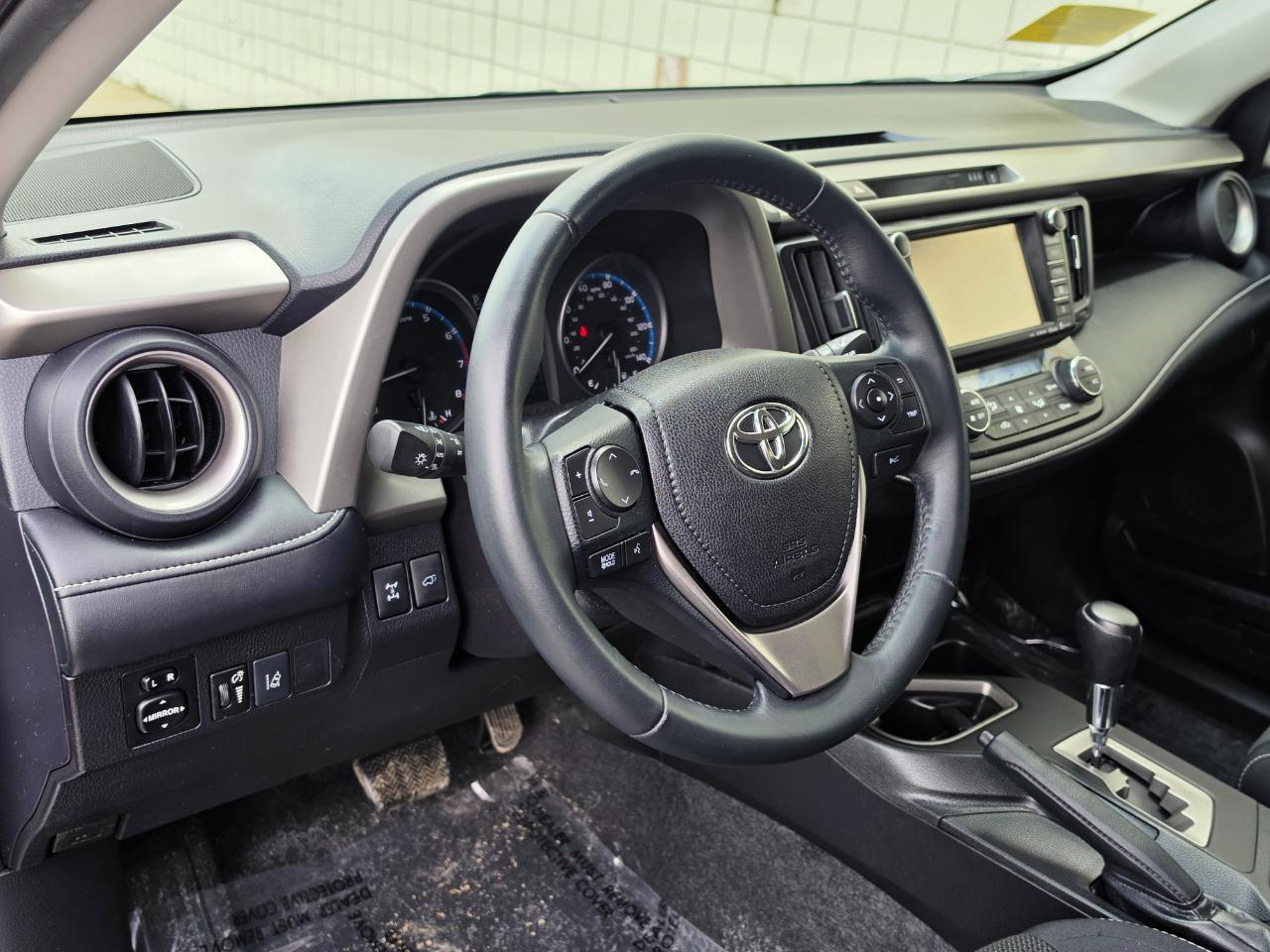 Toyota RAV4 XLE AWD (Natl) 2017