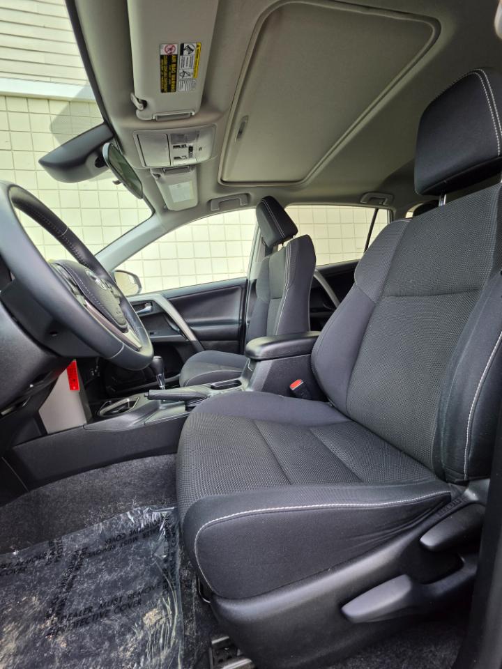 Toyota RAV4 XLE AWD (Natl) 2017