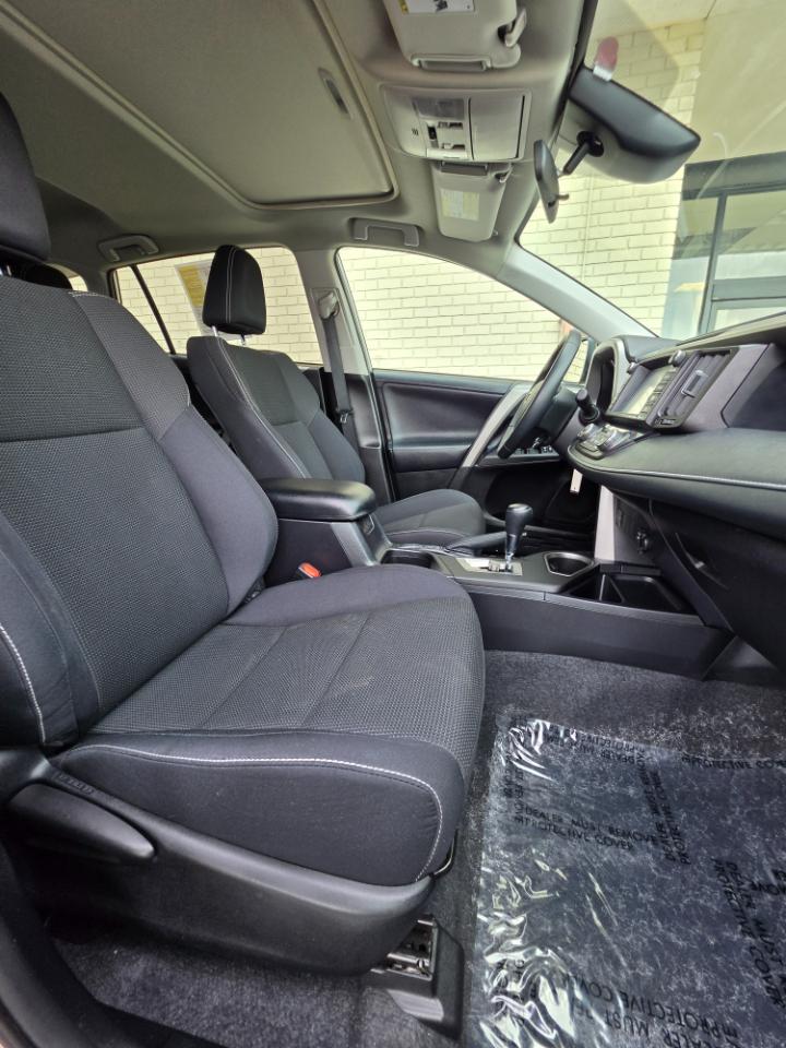 Toyota RAV4 XLE AWD (Natl) 2017
