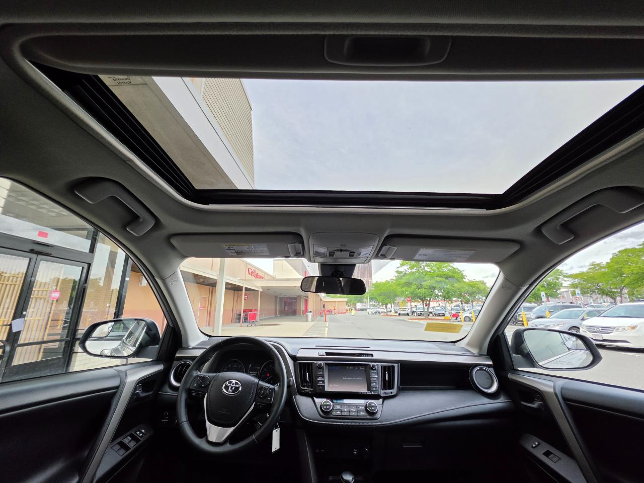Toyota RAV4 XLE AWD (Natl) 2017