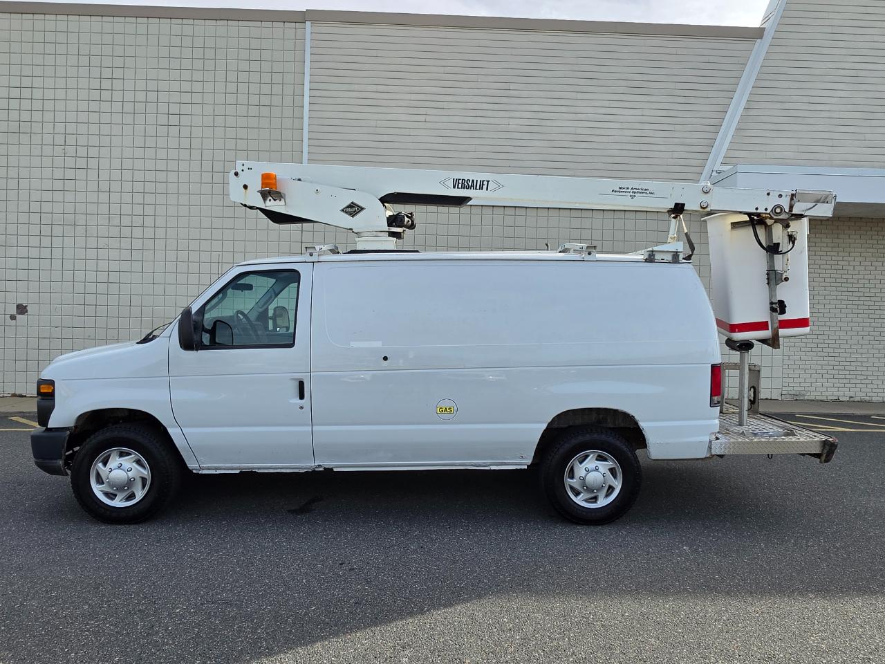Ford Econoline Cargo Van E-350 Super Duty Recreational 2011