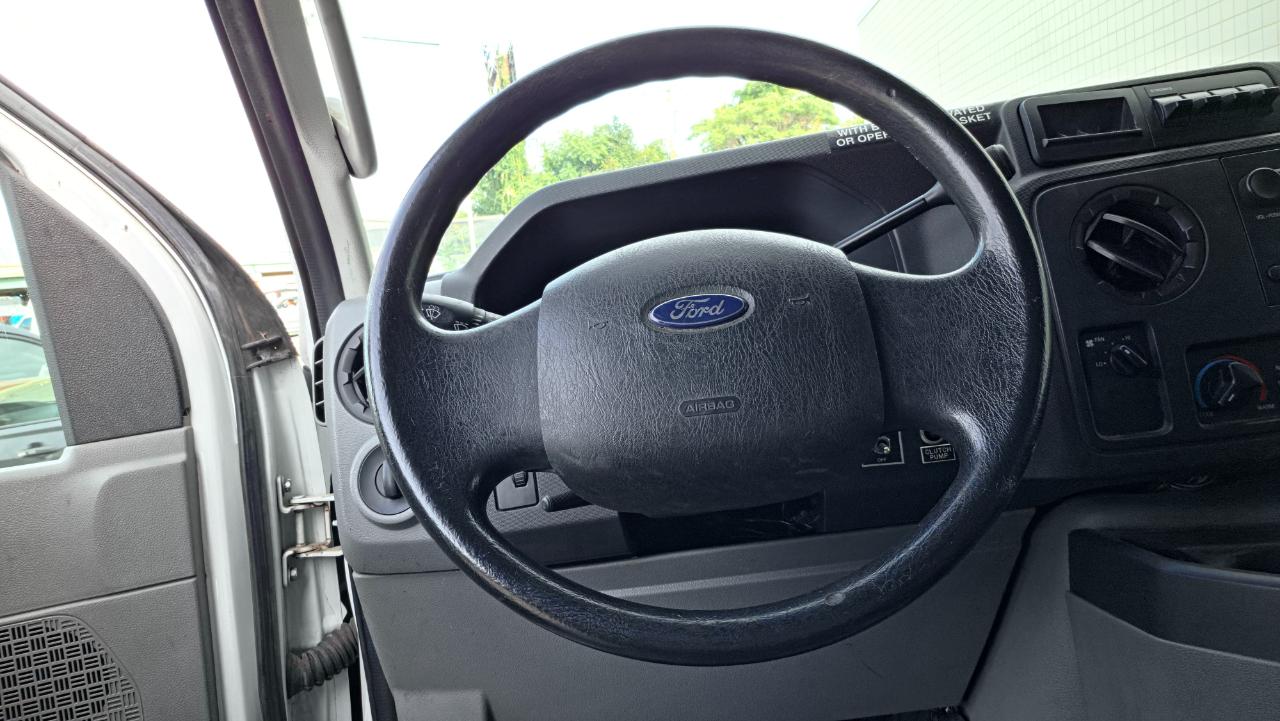 Ford Econoline Cargo Van E-350 Super Duty Recreational 2011