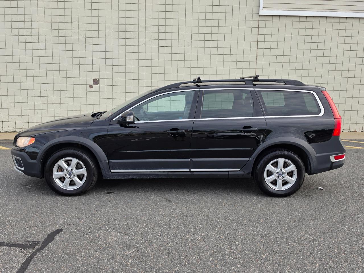 Volvo XC70 4dr Wgn 3.2L PZEV 2012