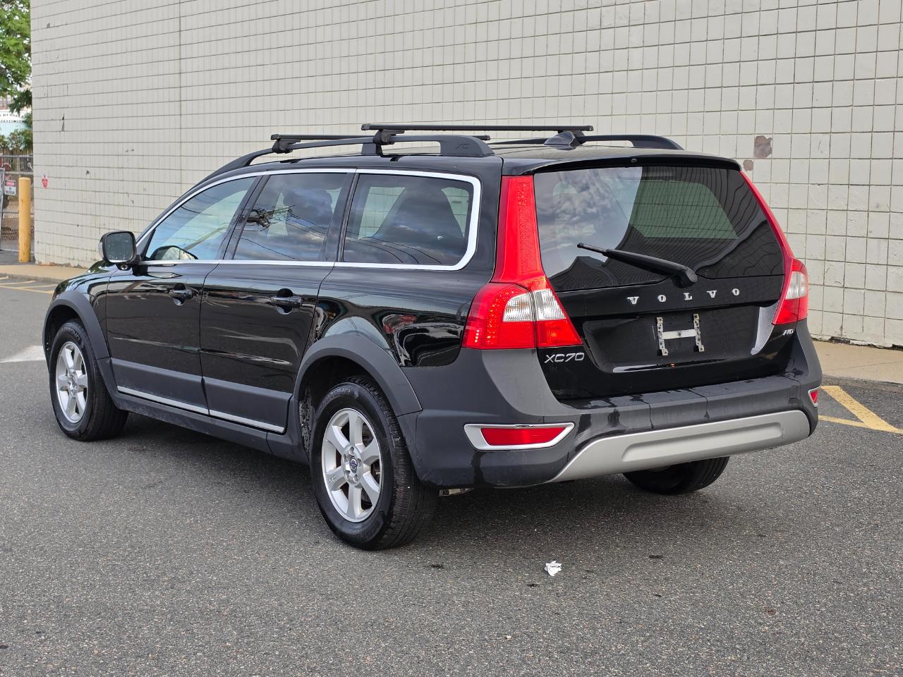 Volvo XC70 4dr Wgn 3.2L PZEV 2012
