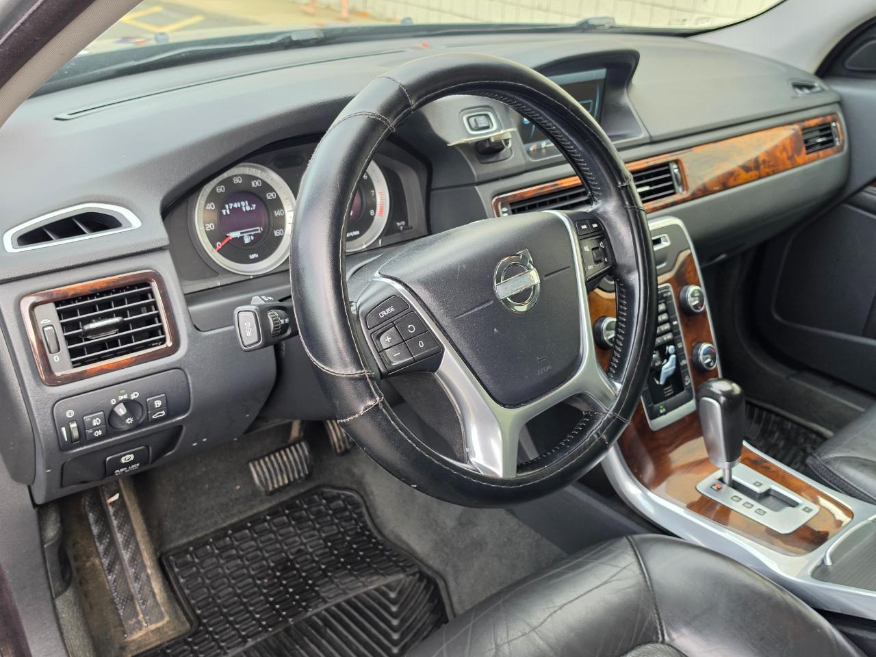 Volvo XC70 4dr Wgn 3.2L PZEV 2012