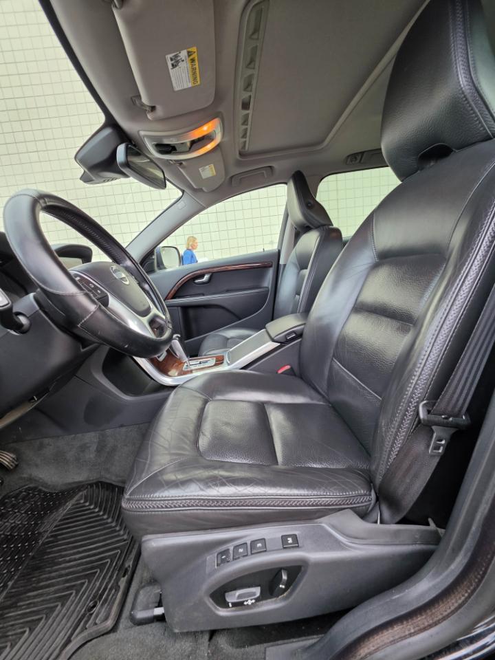Volvo XC70 4dr Wgn 3.2L PZEV 2012