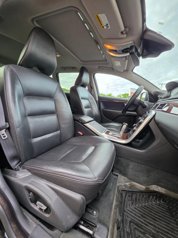 Volvo XC70 4dr Wgn 3.2L PZEV 2012