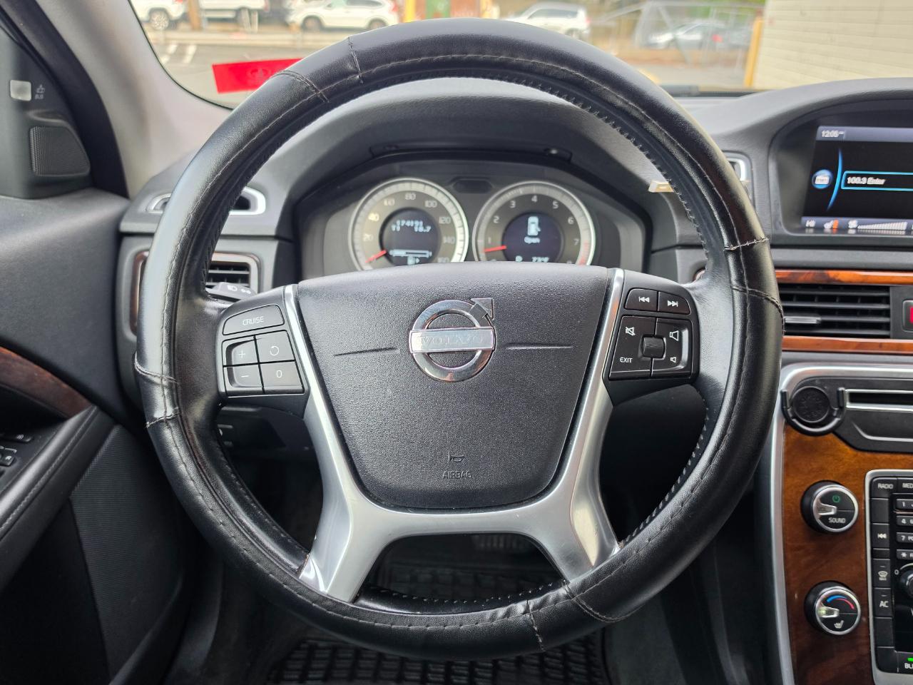 Volvo XC70 4dr Wgn 3.2L PZEV 2012