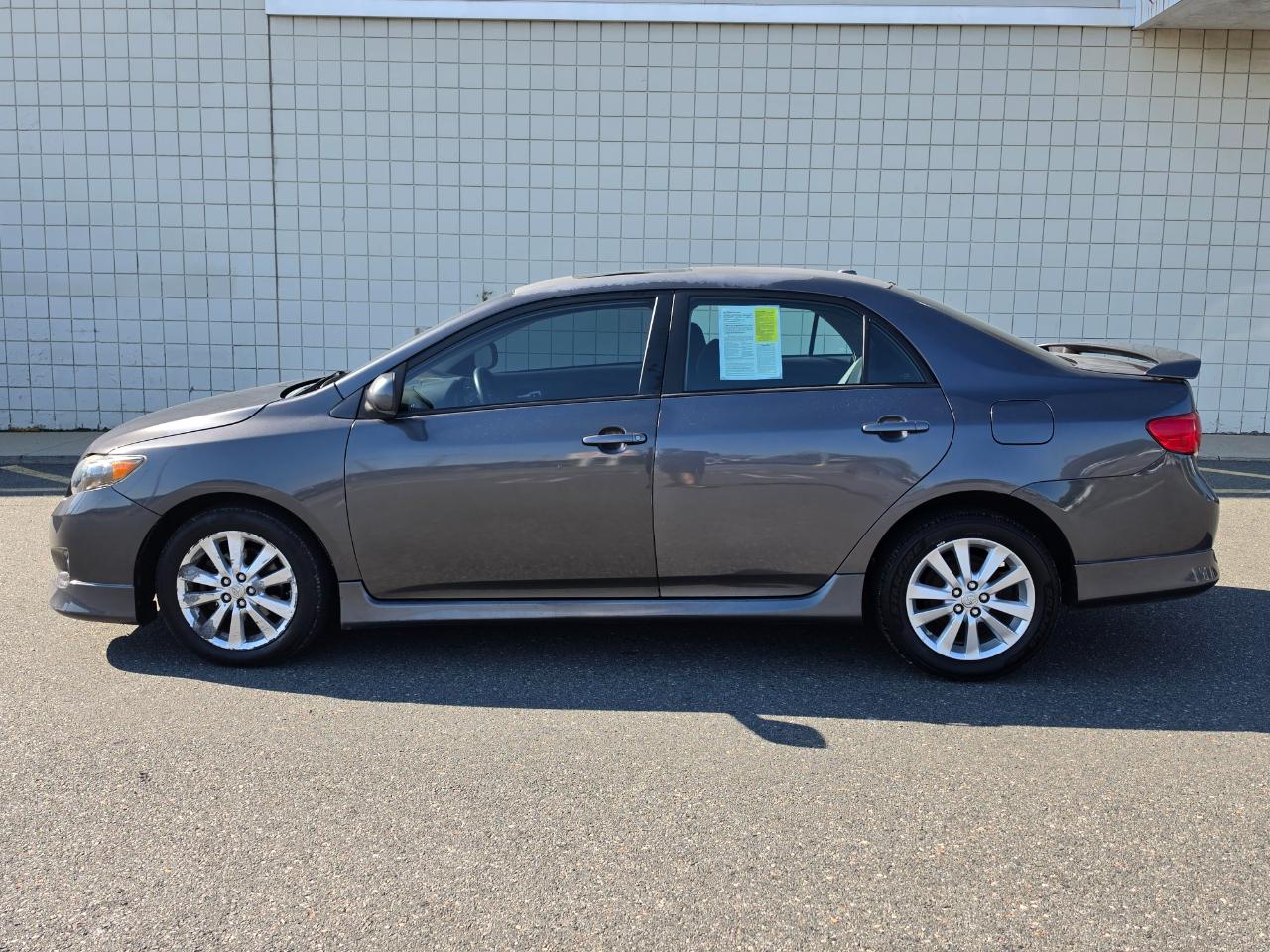 Toyota Corolla 4dr Sdn Man (Natl) 2010