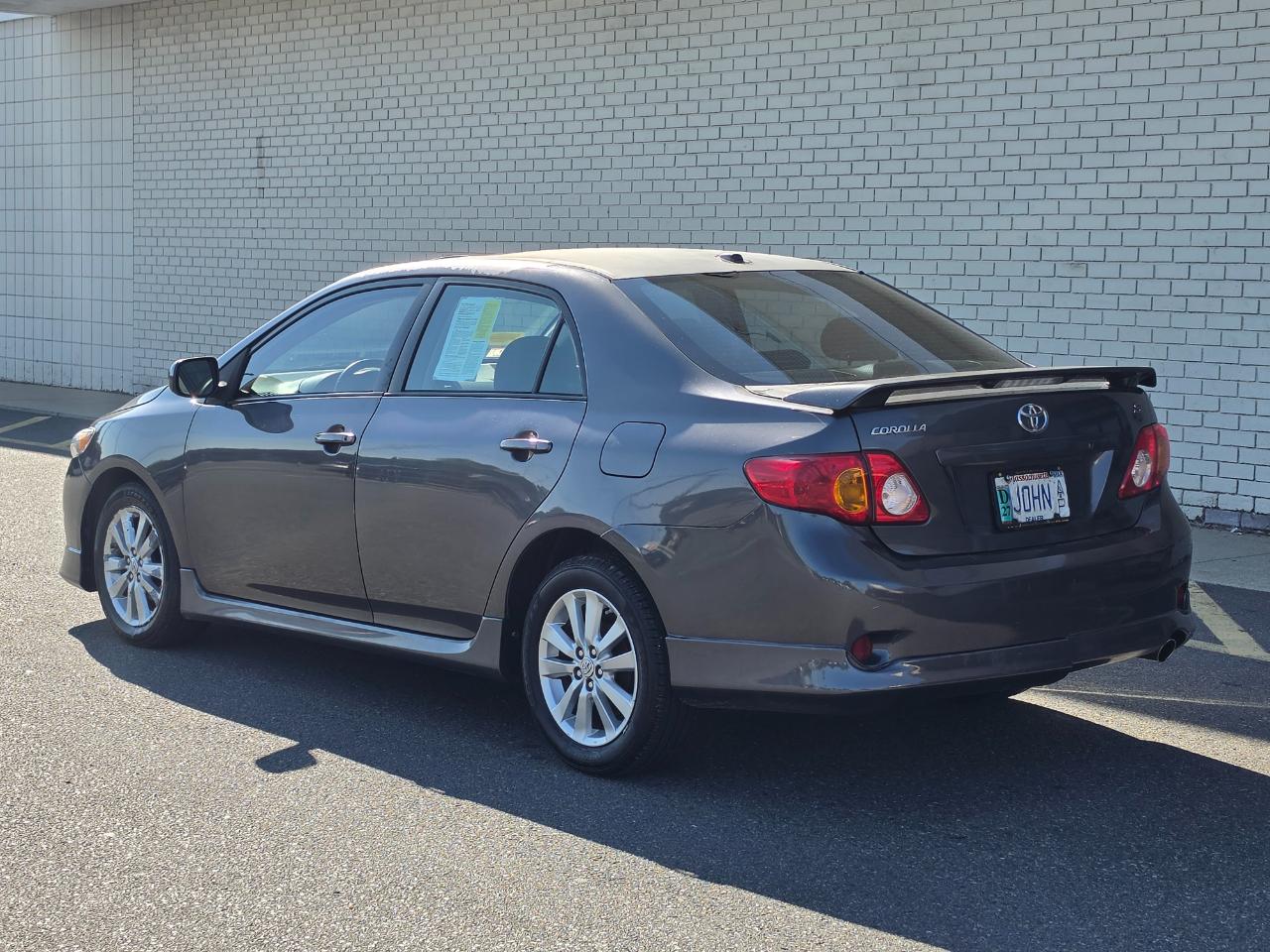 Toyota Corolla 4dr Sdn Man (Natl) 2010