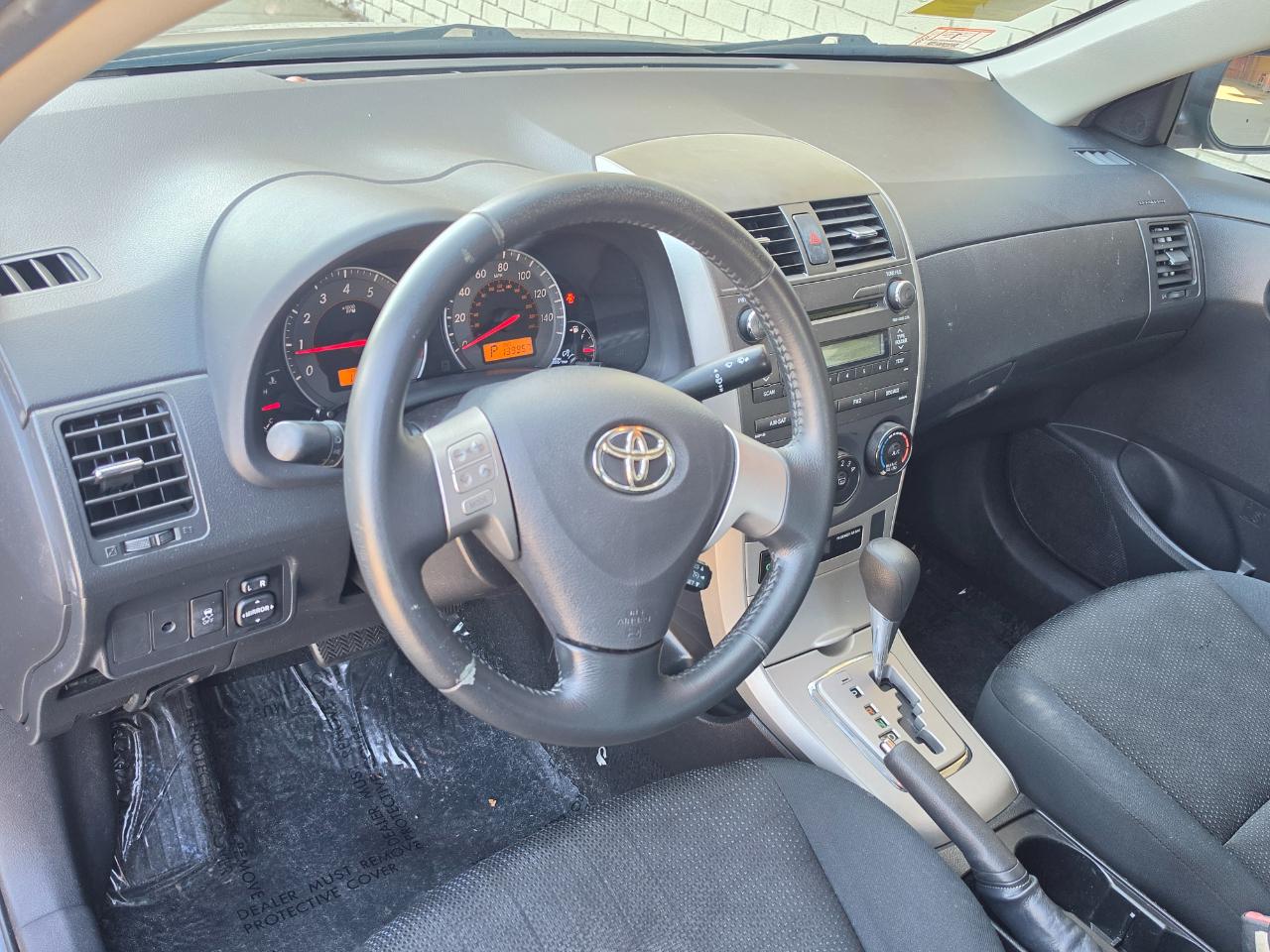 Toyota Corolla 4dr Sdn Man (Natl) 2010
