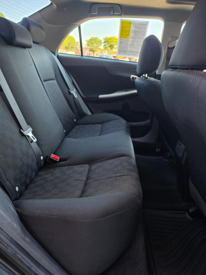Toyota Corolla 4dr Sdn Man (Natl) 2010