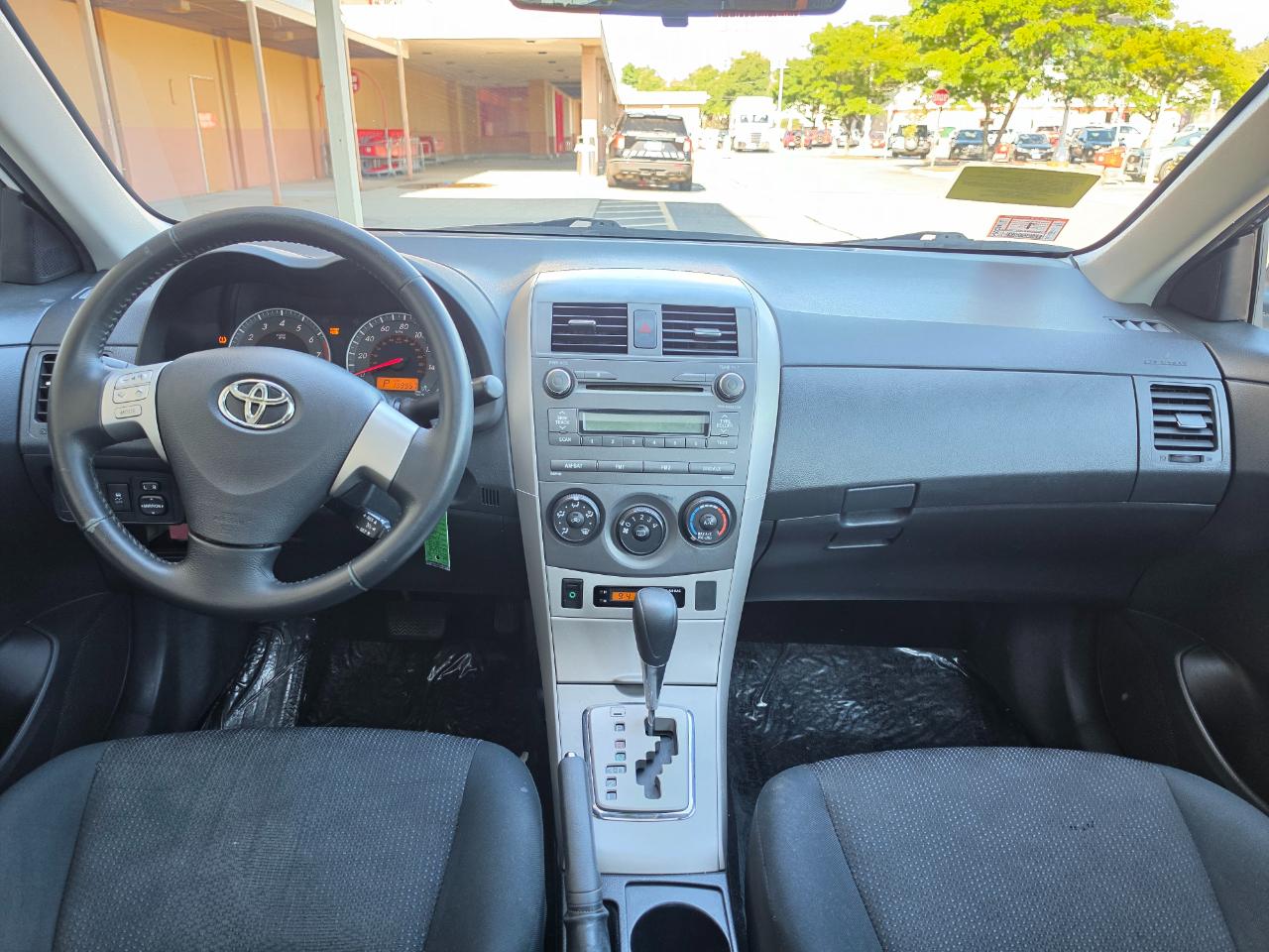Toyota Corolla 4dr Sdn Man (Natl) 2010