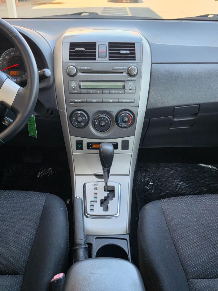 Toyota Corolla 4dr Sdn Man (Natl) 2010