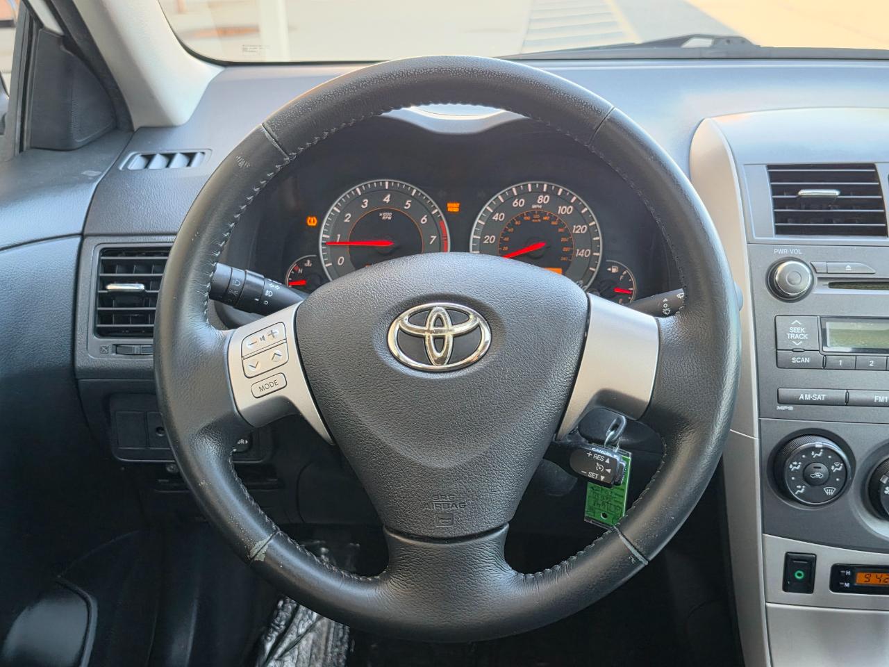 Toyota Corolla 4dr Sdn Man (Natl) 2010