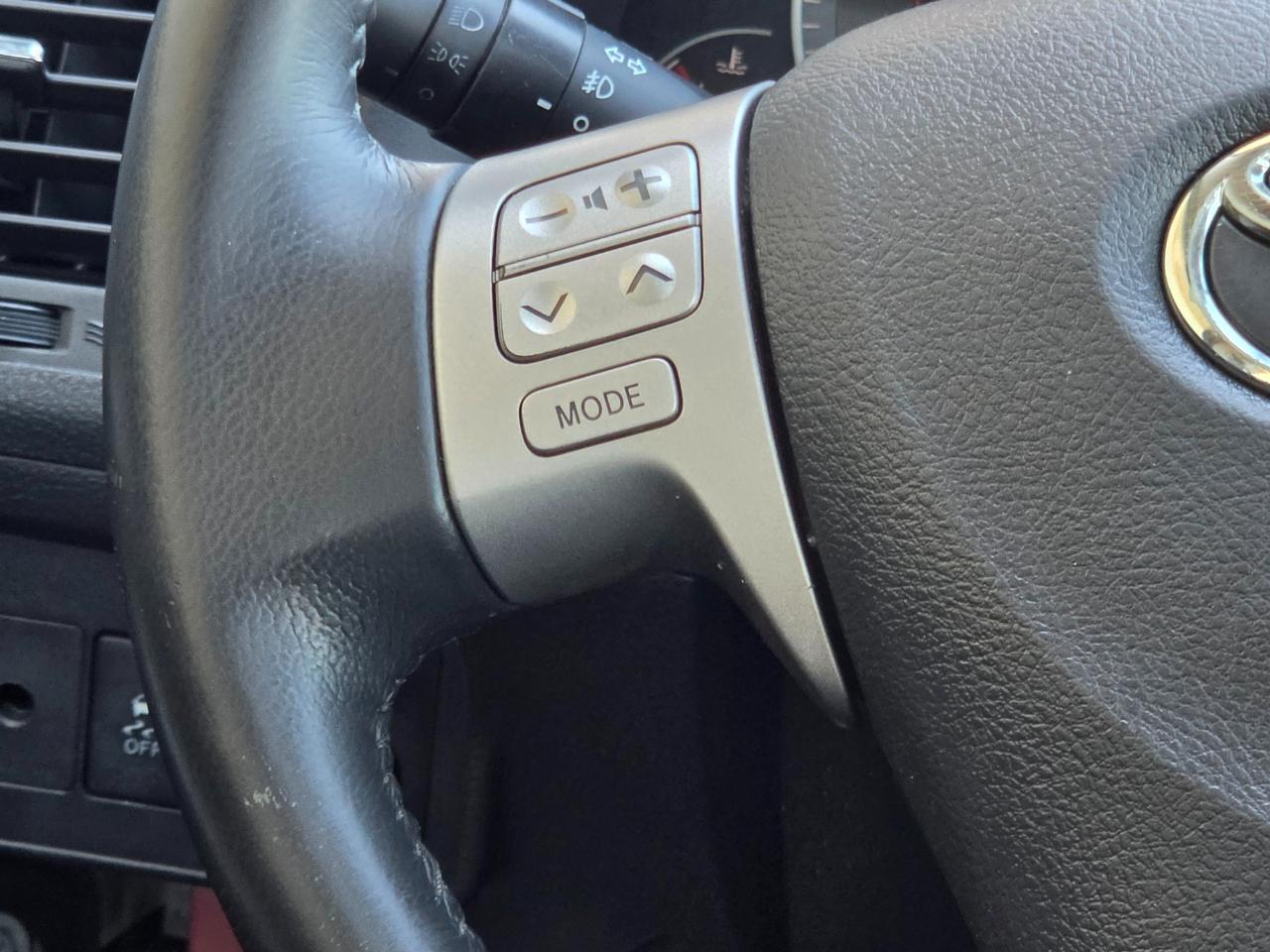 Toyota Corolla 4dr Sdn Man (Natl) 2010