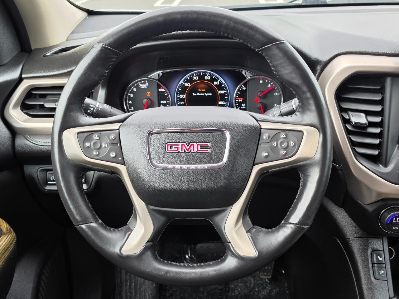 GMC Acadia AWD 4dr Denali 2017