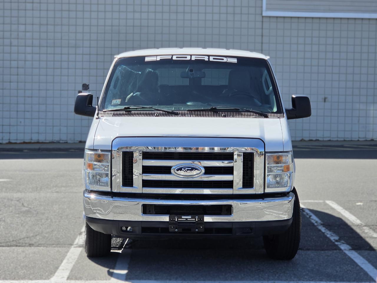 Ford Econoline Wagon E-350 Super Duty XLT 2014