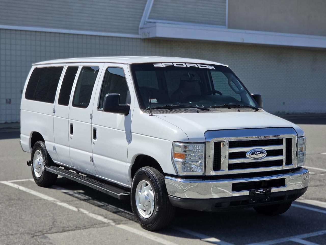 Ford Econoline Wagon E-350 Super Duty XLT 2014