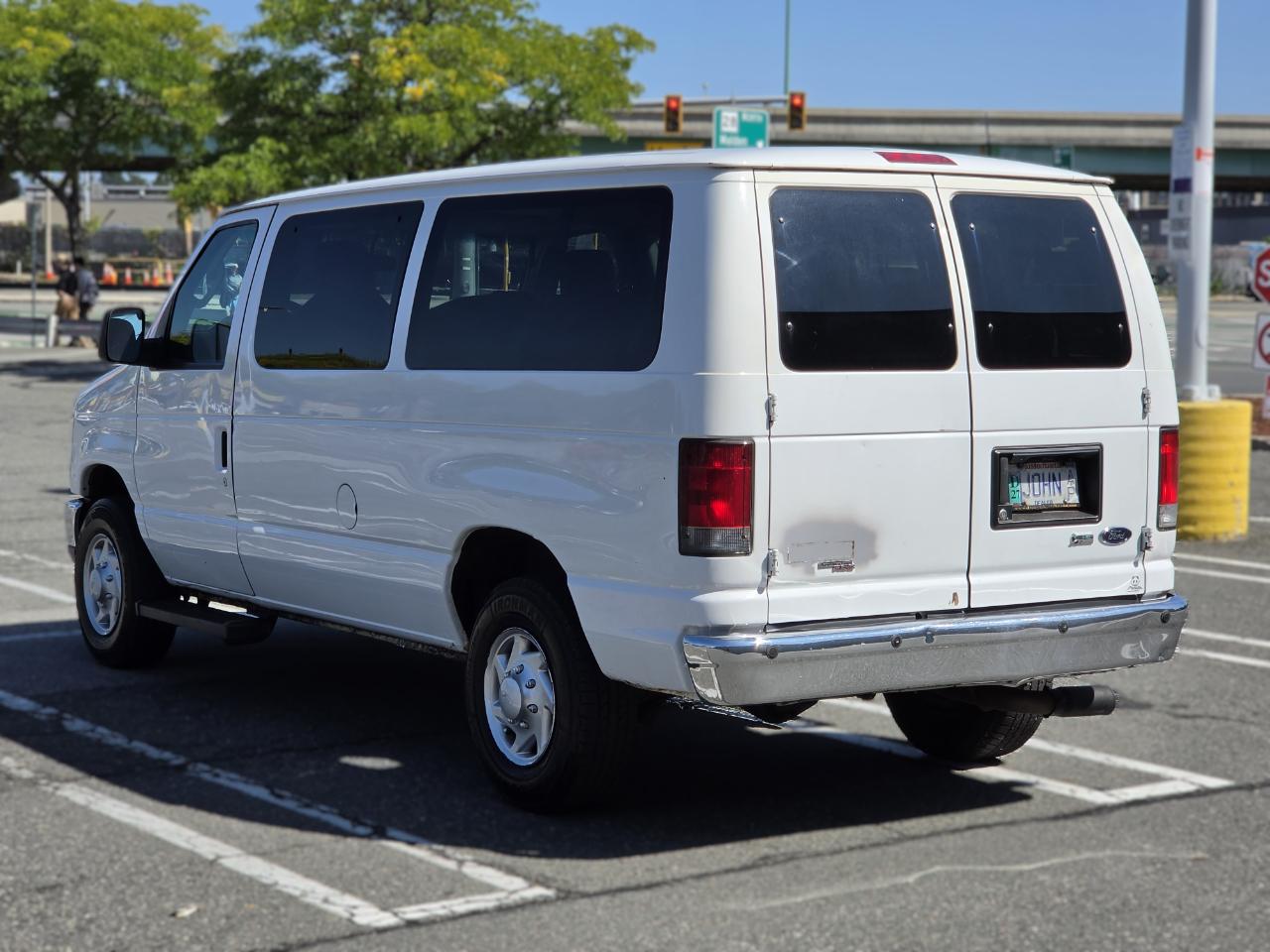 Ford Econoline Wagon E-350 Super Duty XLT 2014