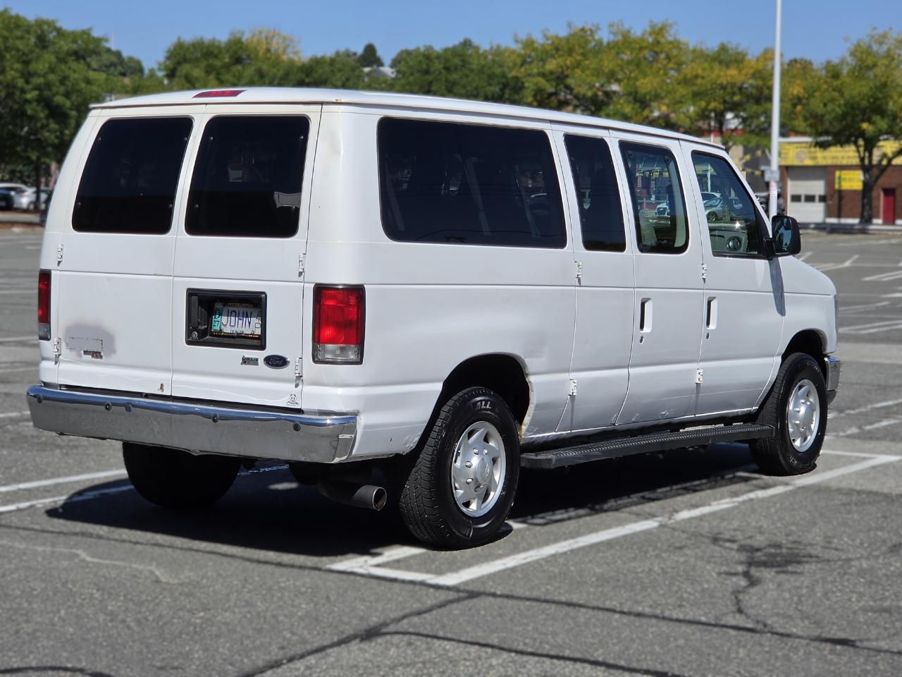 Ford Econoline Wagon E-350 Super Duty XLT 2014