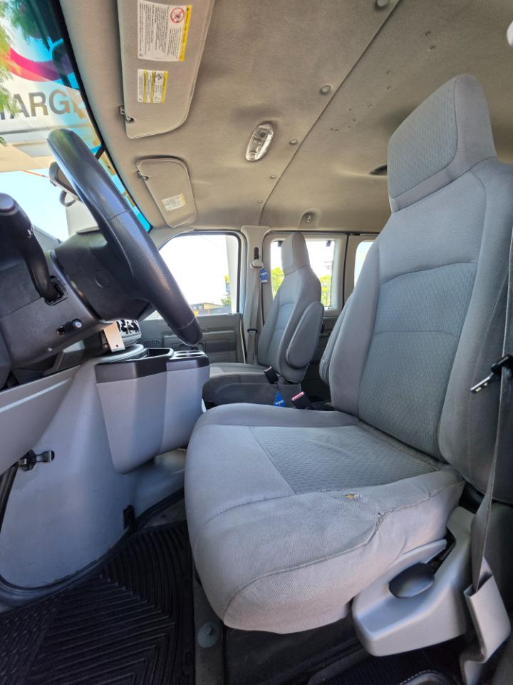 Ford Econoline Wagon E-350 Super Duty XLT 2014