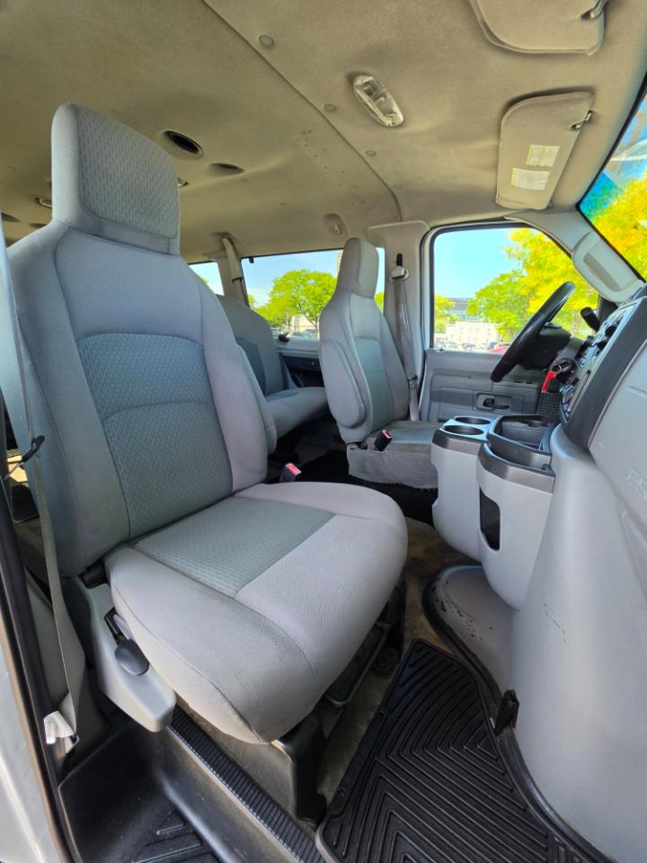 Ford Econoline Wagon E-350 Super Duty XLT 2014