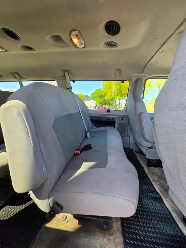 Ford Econoline Wagon E-350 Super Duty XLT 2014