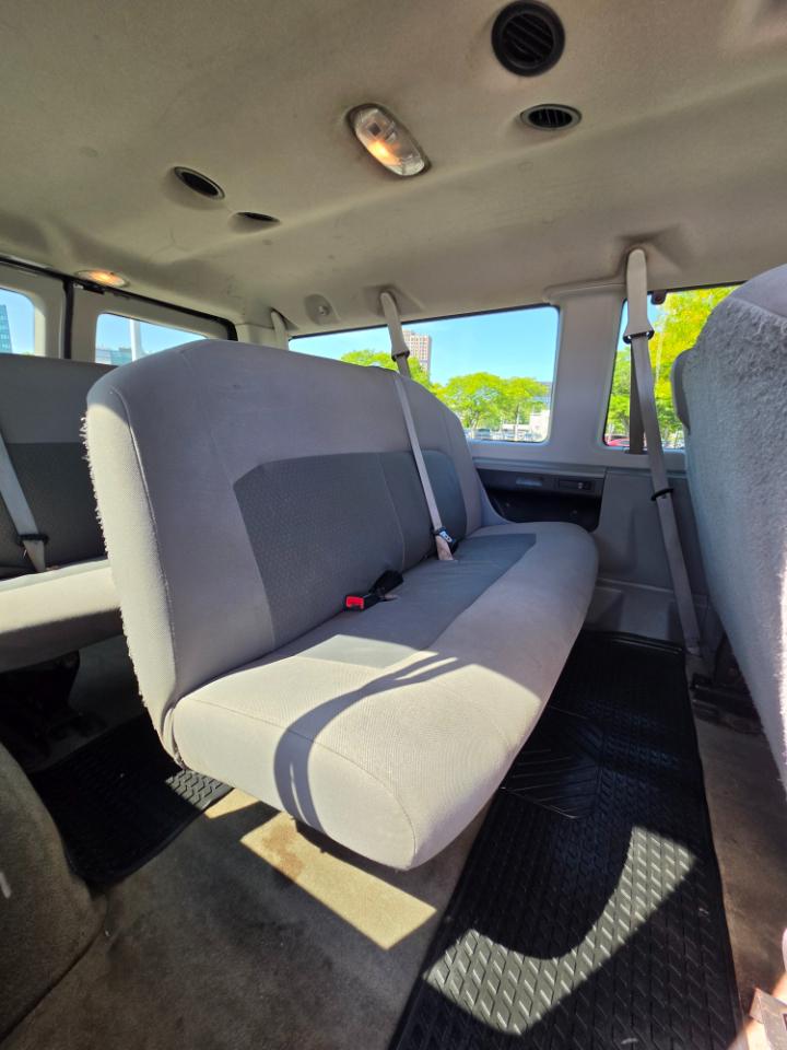 Ford Econoline Wagon E-350 Super Duty XLT 2014