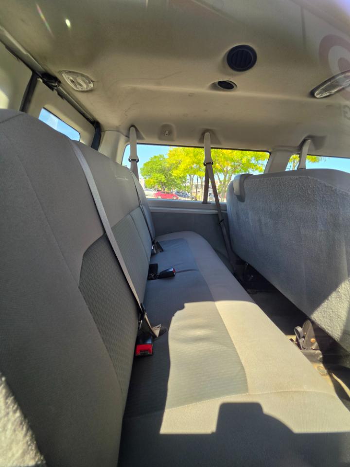 Ford Econoline Wagon E-350 Super Duty XLT 2014