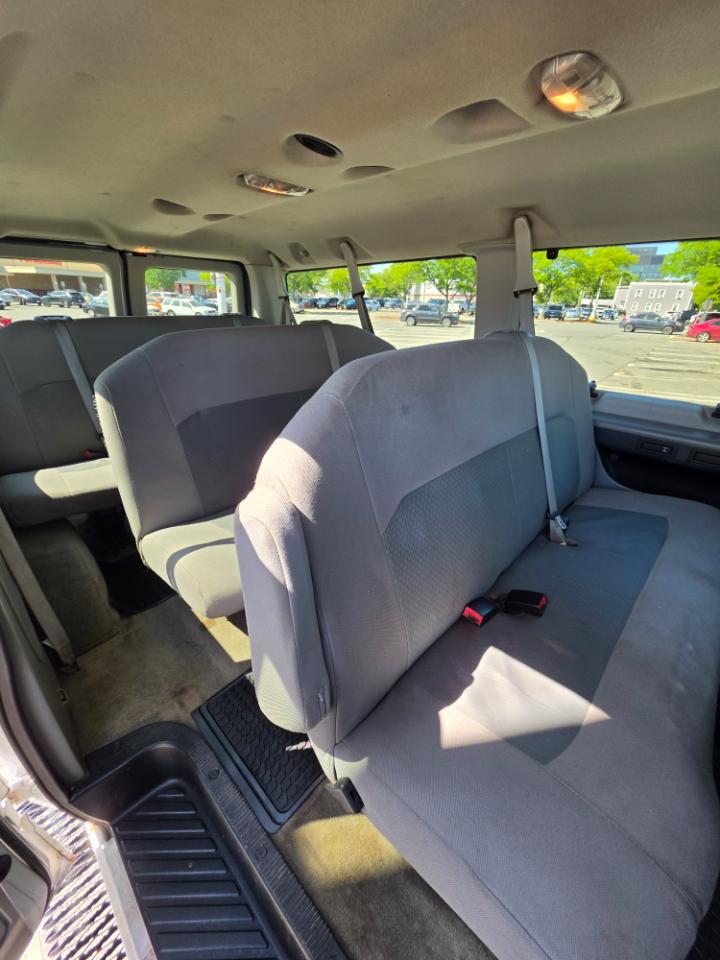Ford Econoline Wagon E-350 Super Duty XLT 2014