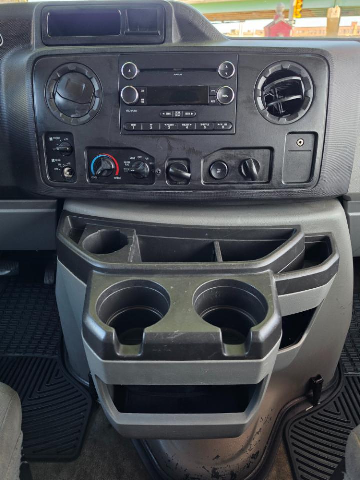 Ford Econoline Wagon E-350 Super Duty XLT 2014