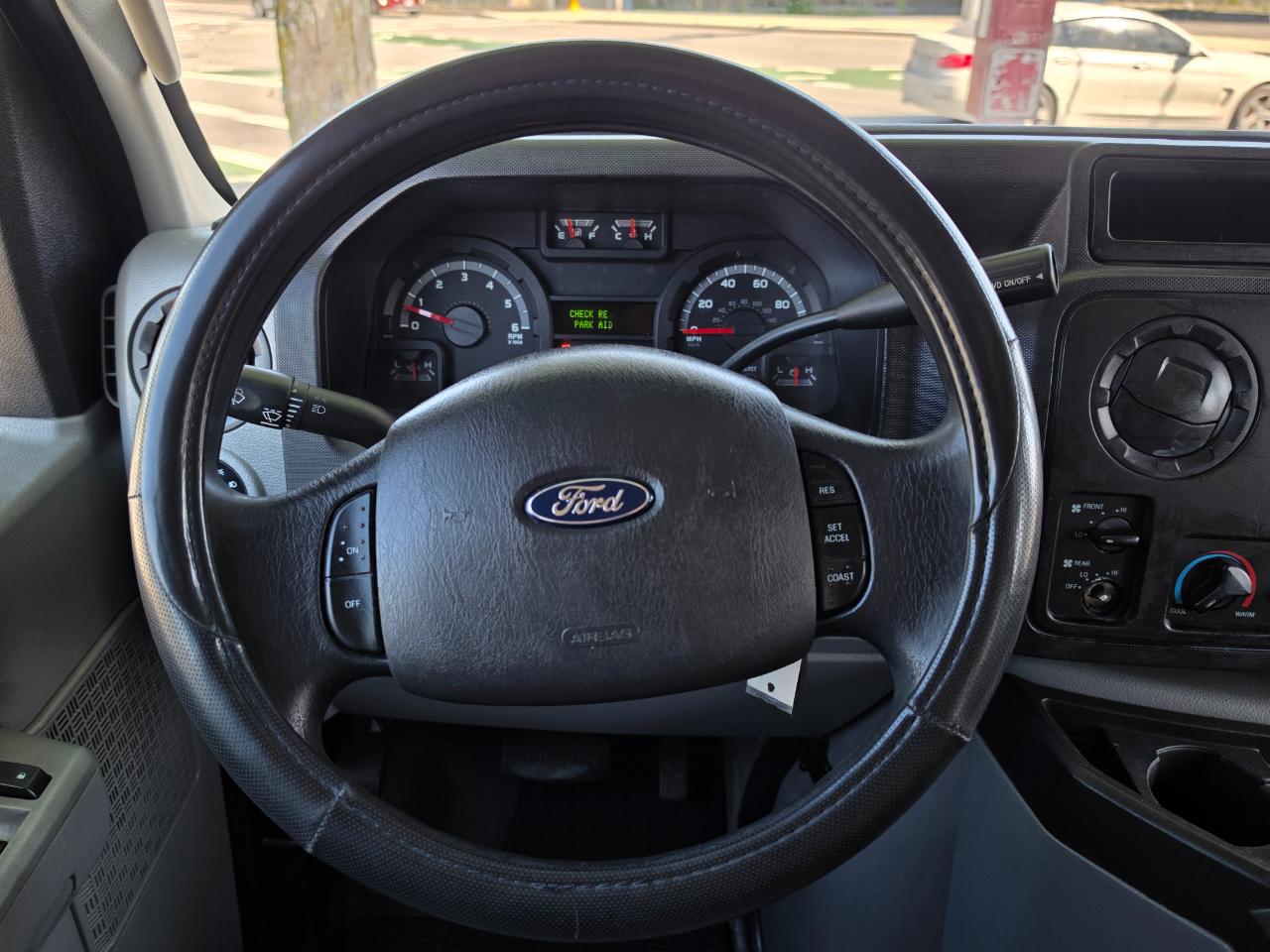 Ford Econoline Wagon E-350 Super Duty XLT 2014