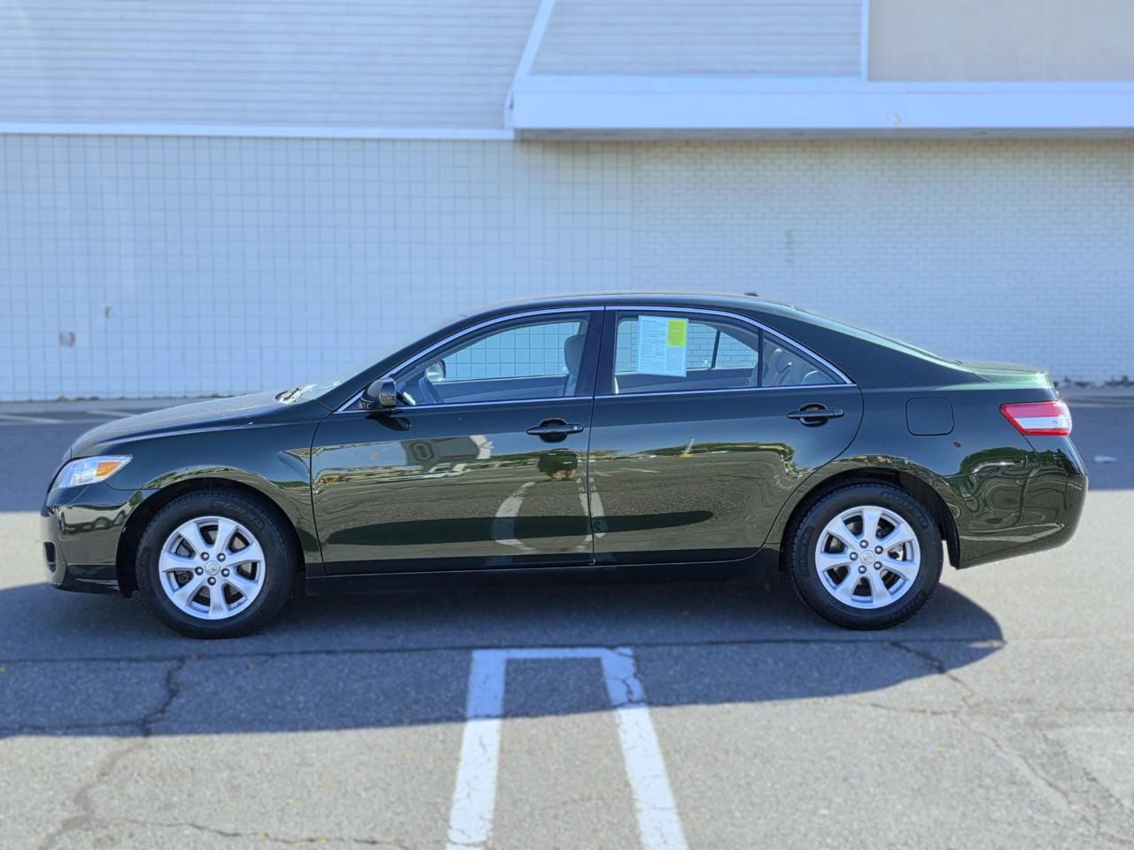 Toyota Camry 4dr Sdn I4 Man LE (Natl) 2011