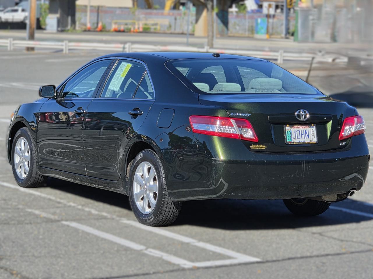Toyota Camry 4dr Sdn I4 Man LE (Natl) 2011