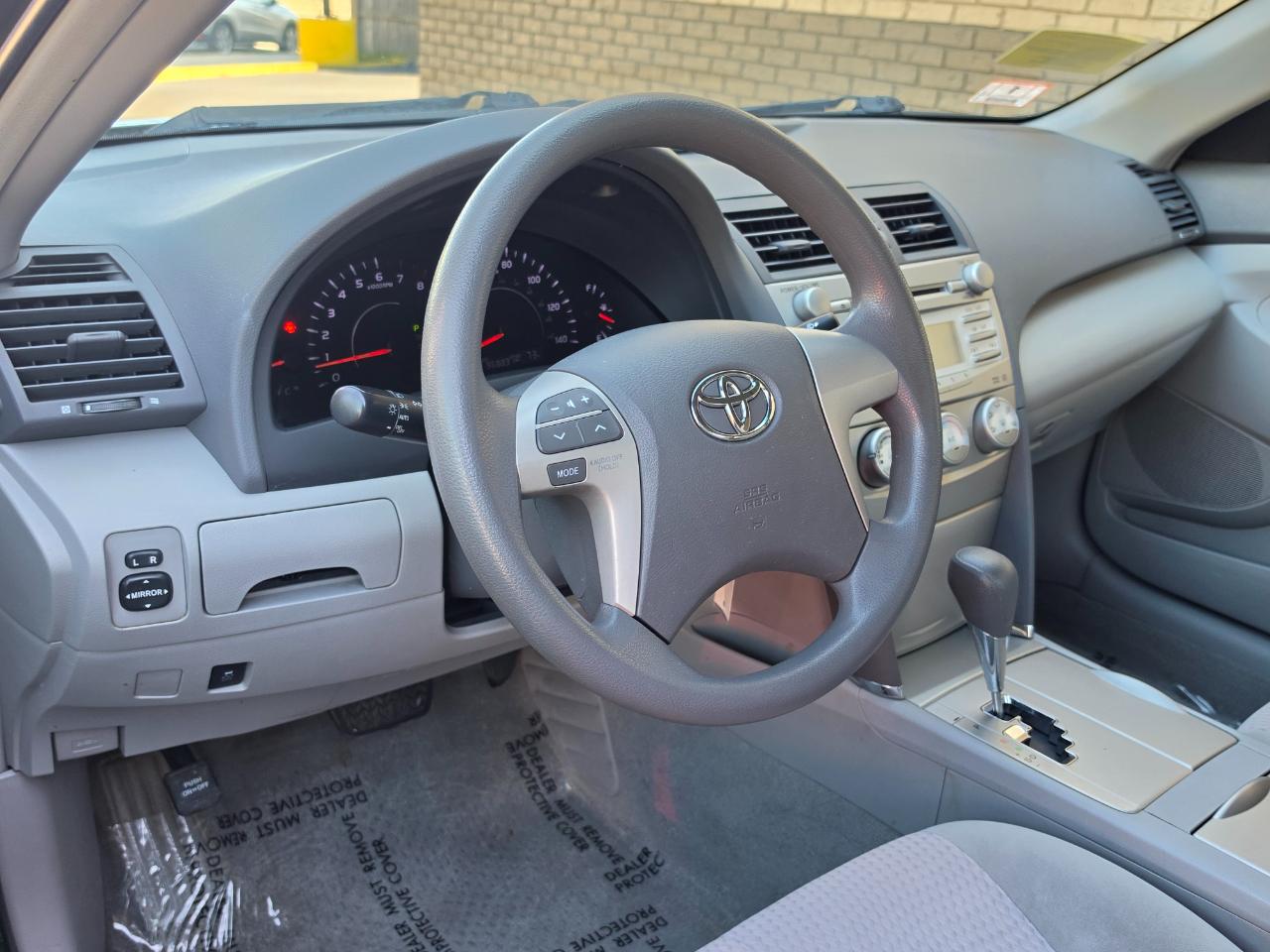 Toyota Camry 4dr Sdn I4 Man LE (Natl) 2011