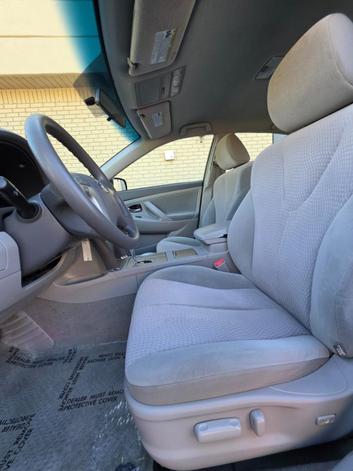 Toyota Camry 4dr Sdn I4 Man LE (Natl) 2011