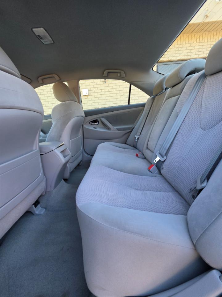 Toyota Camry 4dr Sdn I4 Man LE (Natl) 2011