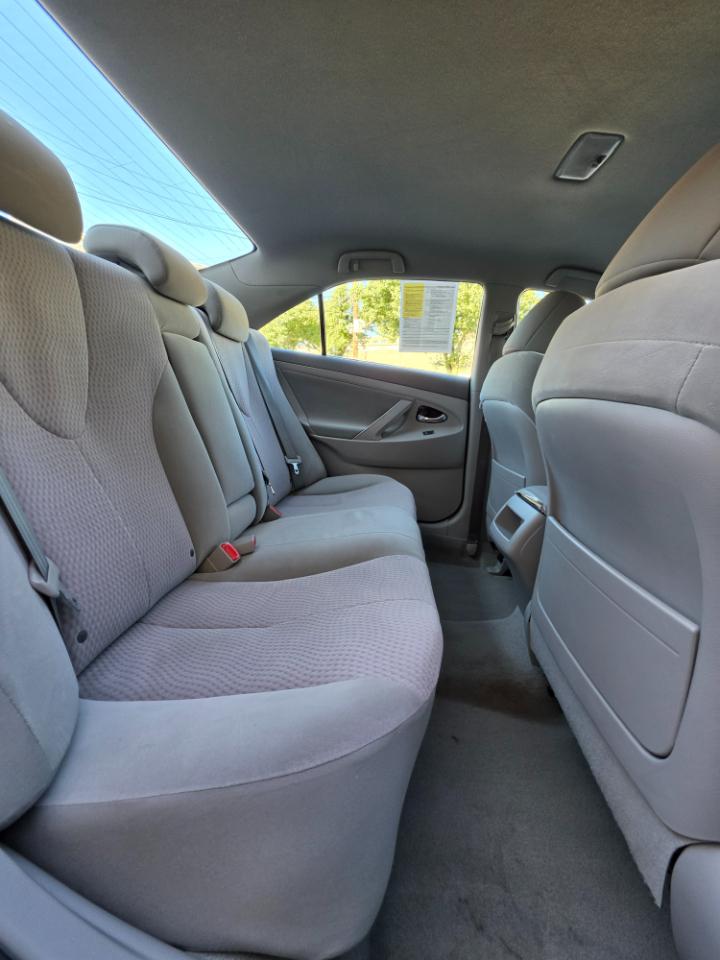 Toyota Camry 4dr Sdn I4 Man LE (Natl) 2011